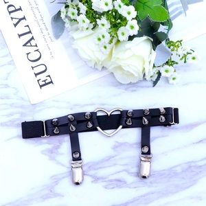 Punk leather heart leg Garters - SHEIN